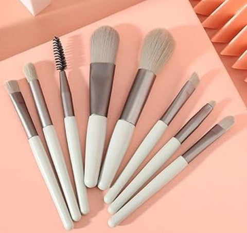 8 Pieces Cute Mini Brushes Pack  (random color)