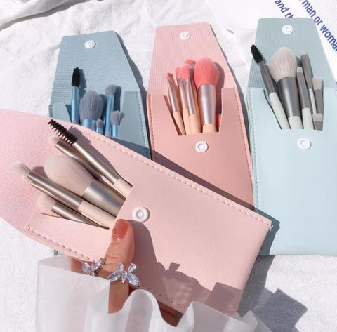 8 Pieces Cute Brushes With Leather Pouch  (random color)