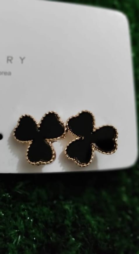 1 Pair Black  Mini hearts trending earrings