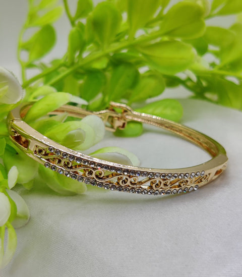1 Piece Imported Elegant Adjustable Bracelet with Different Design | Twisted, Heart, Chevron, Dazzling Crossed, Intricately Crafted Design | Adjustable Bracelet – Best Quality Artificial Bracelet For Girls &amp; Women ( Golden )